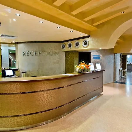فندق Saint George Palace 3*