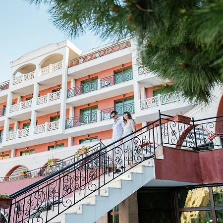 فندق Saint George Palace 3*